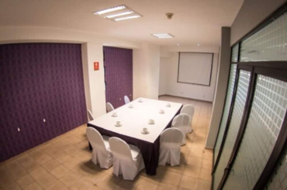 Hotel Real Azteca Boulevard León Buitenkant foto