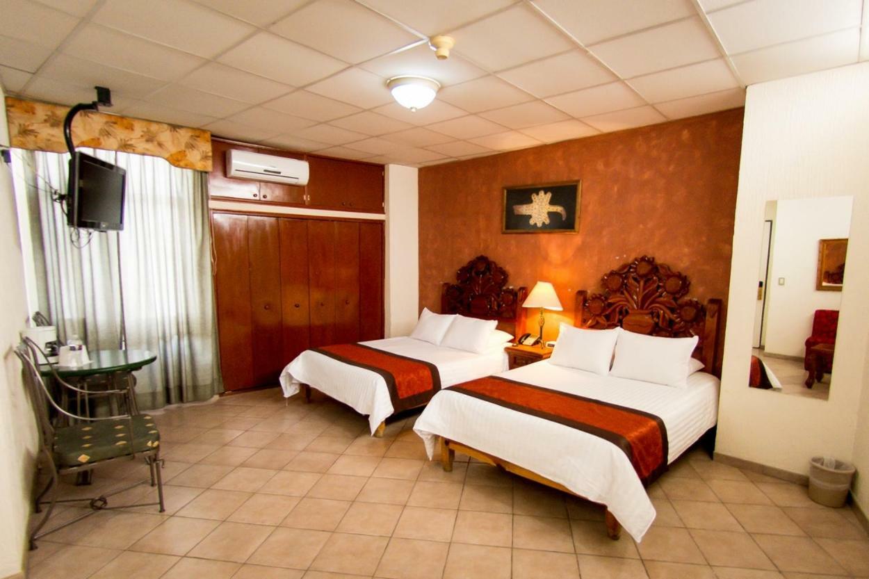 Hotel Real Azteca Boulevard León Buitenkant foto